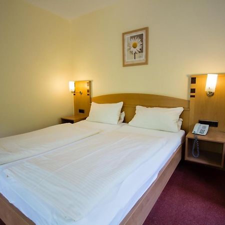Bb Haus Neugebauer Garni Hotel Geisenheim Bagian luar foto