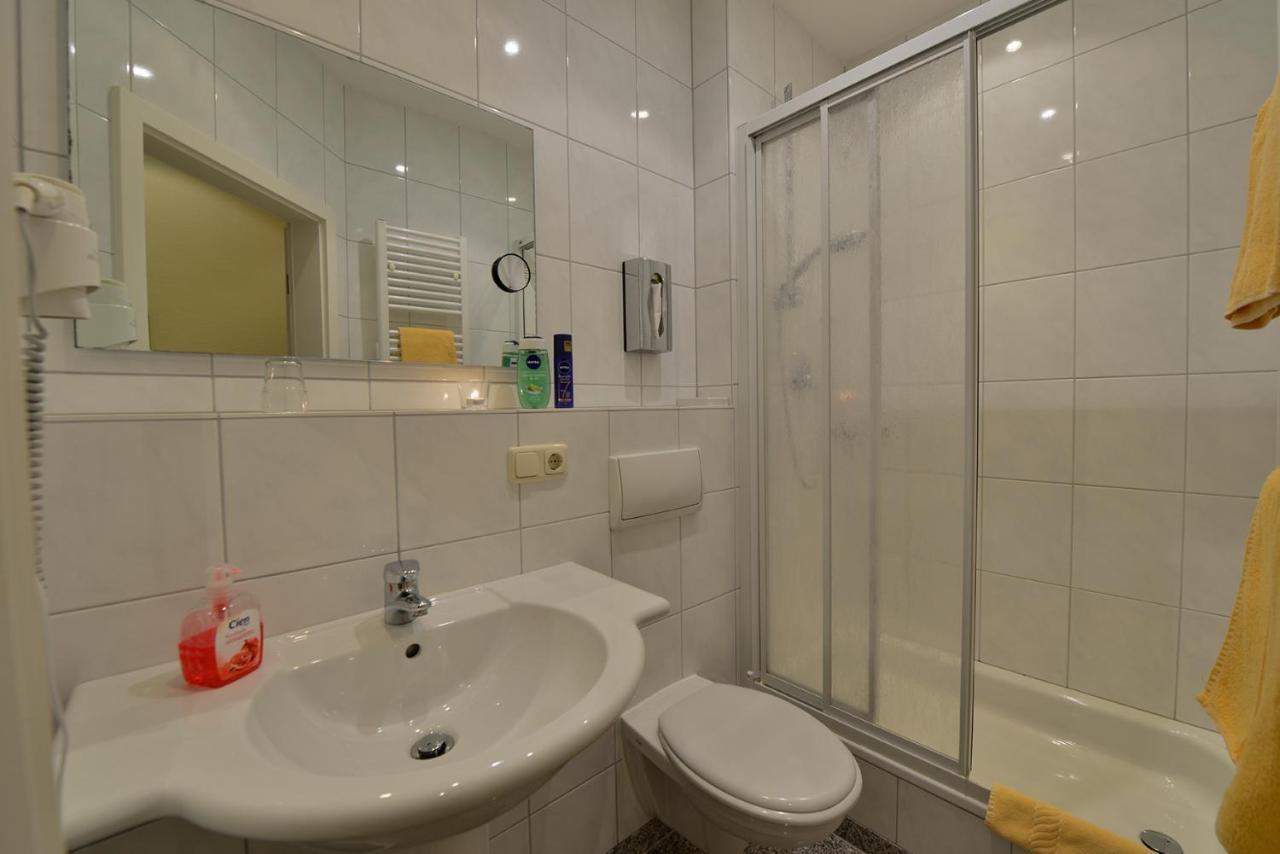 Bb Haus Neugebauer Garni Hotel Geisenheim Bagian luar foto