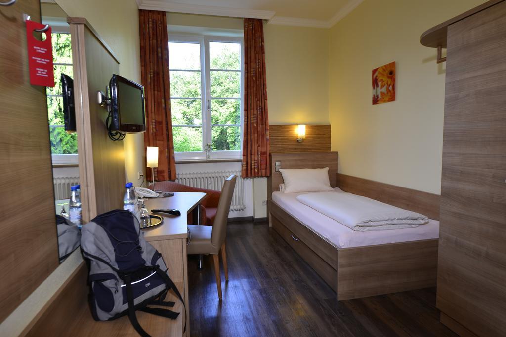 Bb Haus Neugebauer Garni Hotel Geisenheim Bagian luar foto