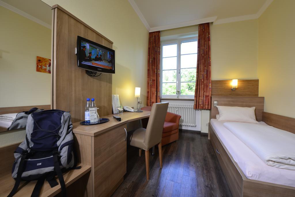 Bb Haus Neugebauer Garni Hotel Geisenheim Bagian luar foto