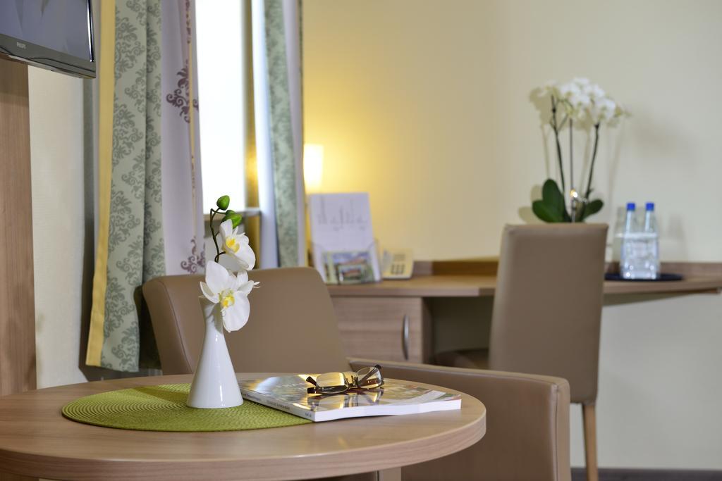 Bb Haus Neugebauer Garni Hotel Geisenheim Bagian luar foto